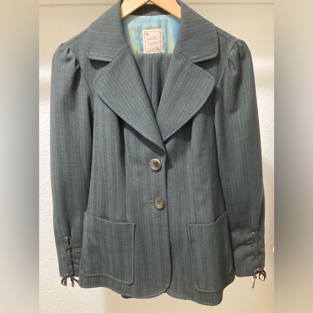 Nanette Lepore size 6 charcoal, gray with blue pinstripes pant suit